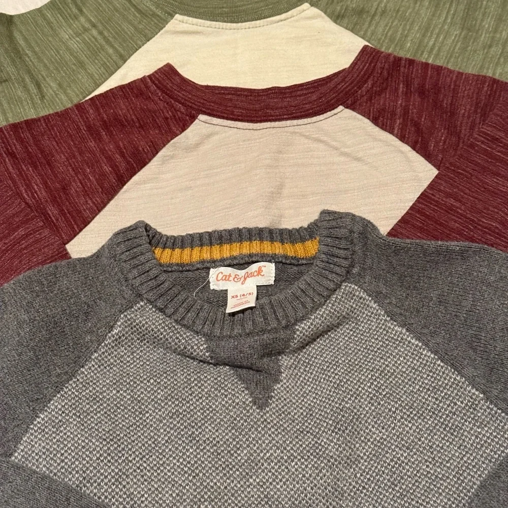 Bundle - 5 items of boys sweaters and shirts‎ 4T